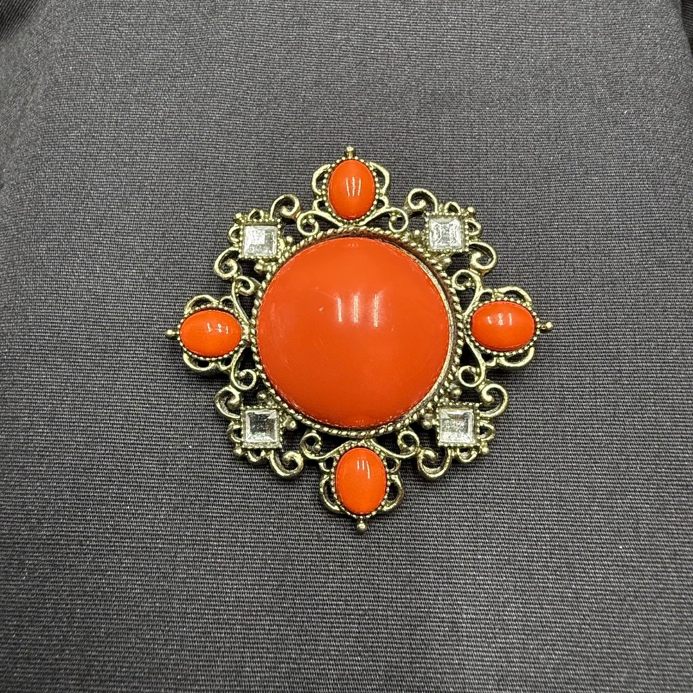 Vintage Style Pink Coral Faux Stone Metal Tone Filigree‎ Brooch Pin Rhinestone